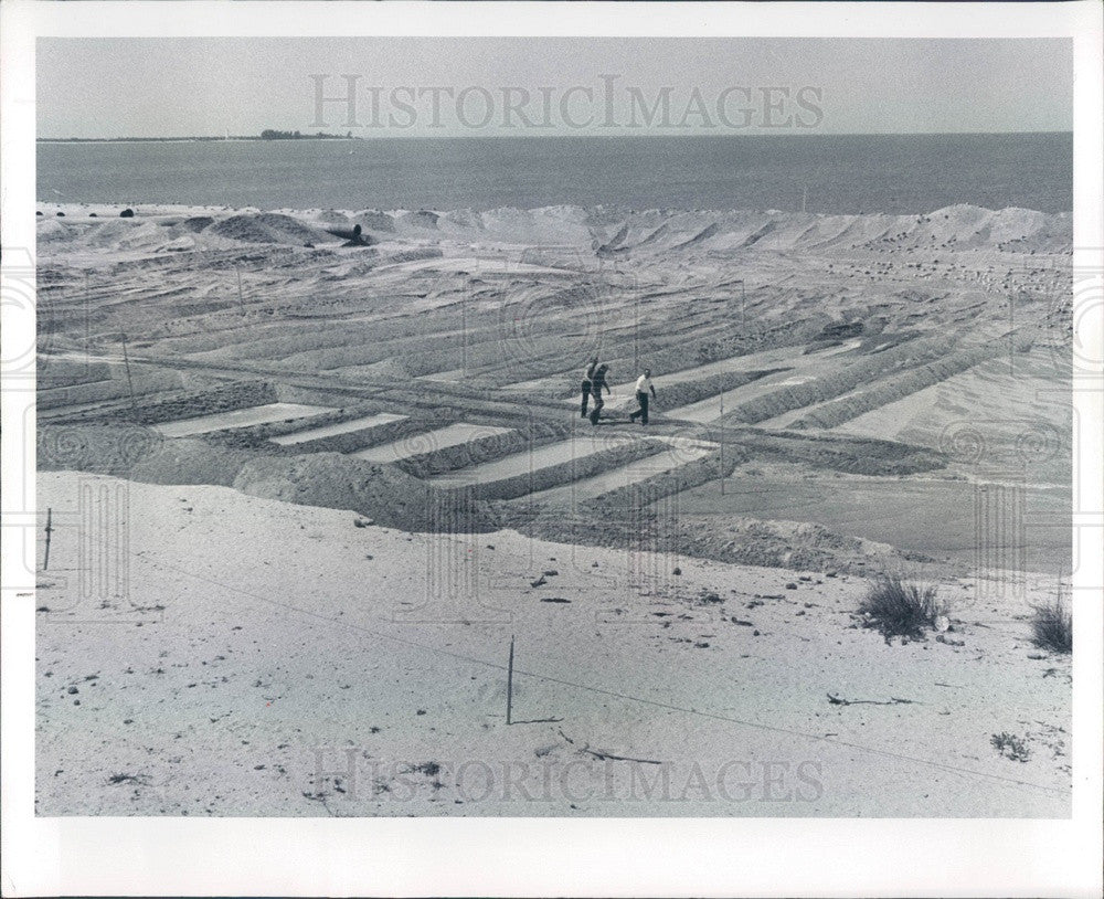 1977 Pinellas County, Florida Fort De Soto Park Beach Dredging Press Photo - Historic Images