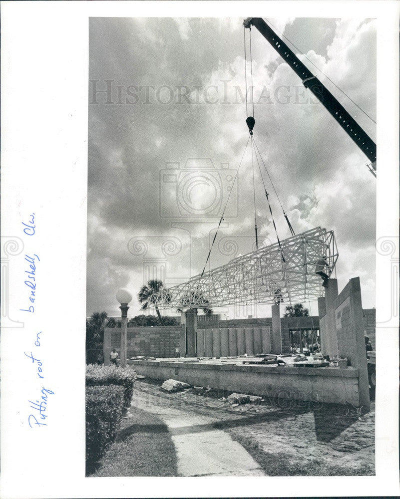 1983 Clearwater, Florida Coachman Park Bandshell Roof Going Up Press Photo - Historic Images