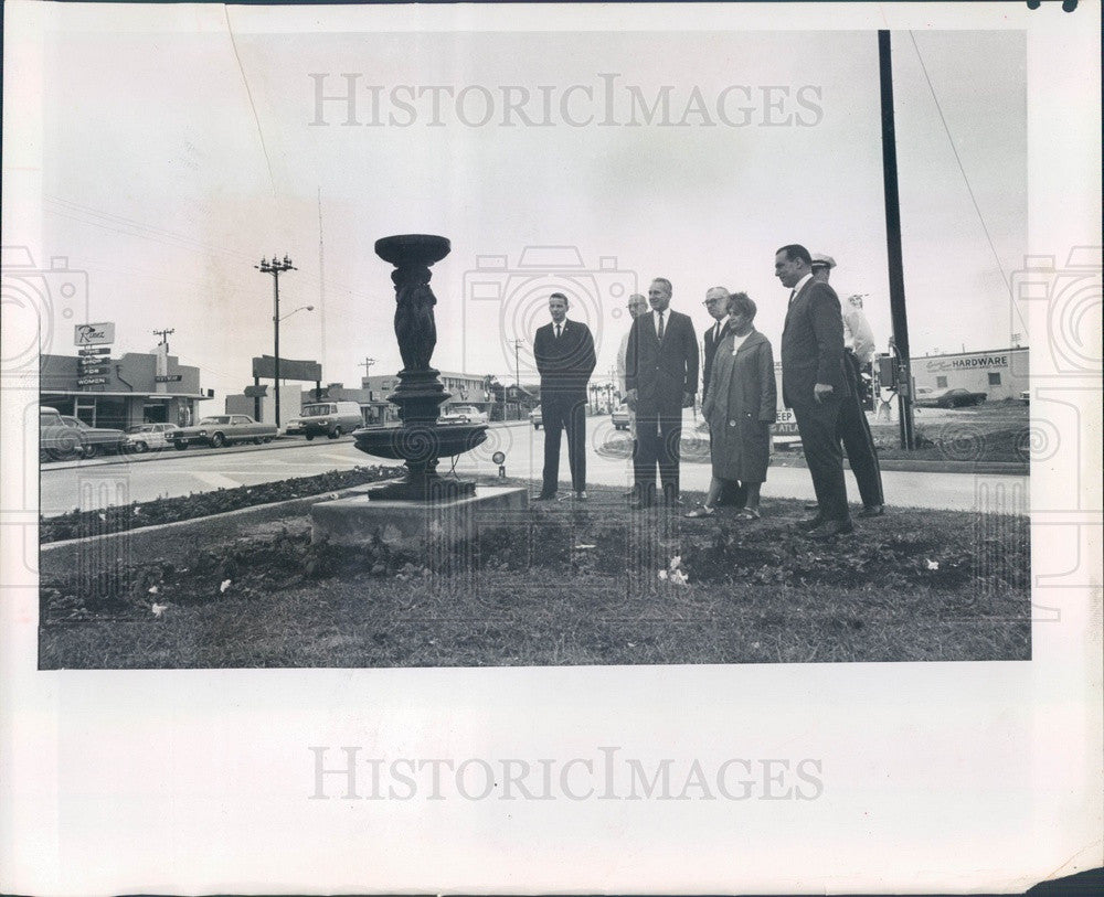 1966 Madeira Beach, FL Fountain Dedication, 150th Ave &amp; Gulf Blvd Press Photo - Historic Images