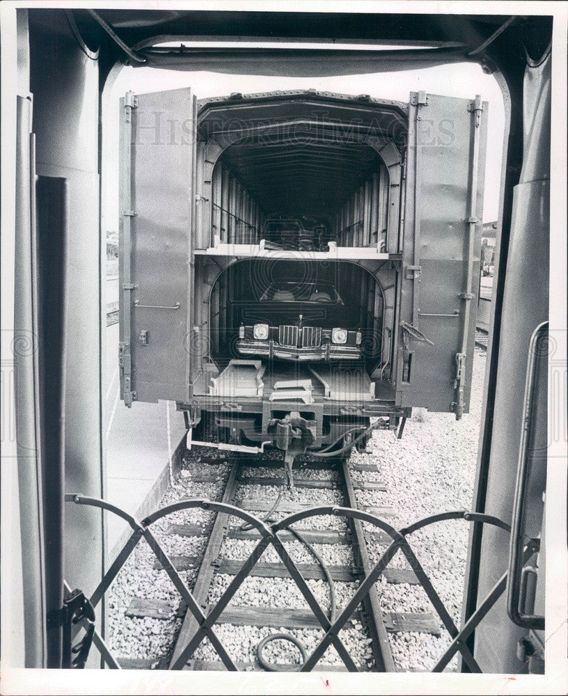 1974 St Petersburg, FL Auto Train, Railway Coach Transports Autos Press Photo - Historic Images