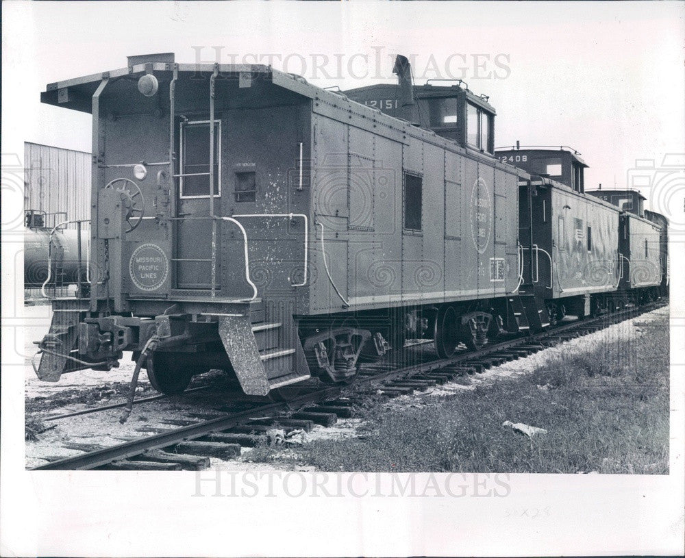 1982 Missouri Pacific Railroad Cabooses in St Petersburg, Florida Press Photo - Historic Images