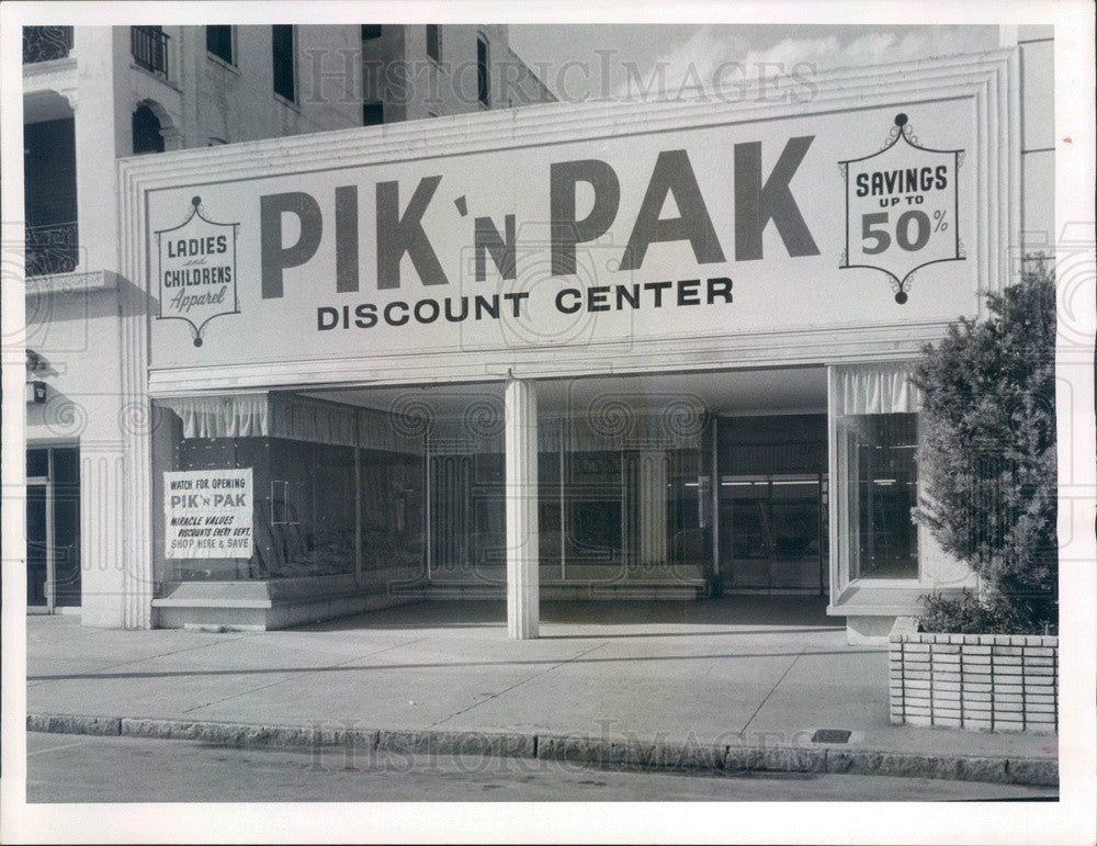 1969 St Petersburg, Florida Pik &#39;N Pak Clothing Store Press Photo - Historic Images