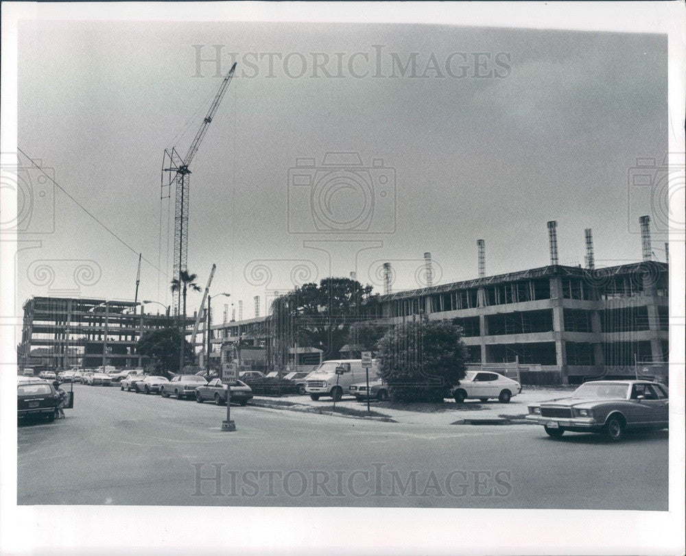 1981 St Petersburg, FL St Anthony&#39;s Hosp Office Bldg Construction Press Photo - Historic Images