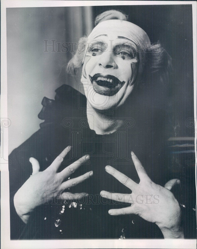 1946 English Actor &amp; Singer Dennis King as Funny the Clown Press Photo - Historic Images