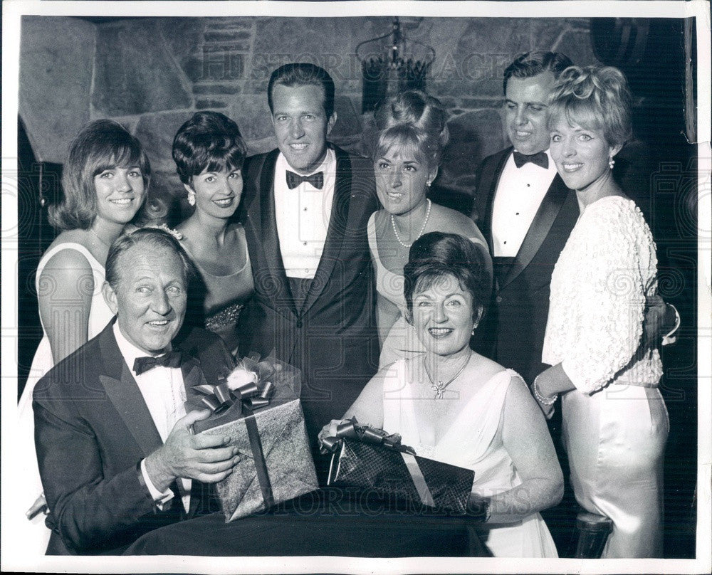 1970 American TV &amp; Radio Personality Art Linkletter w/ Wife &amp; Kids Press Photo - Historic Images