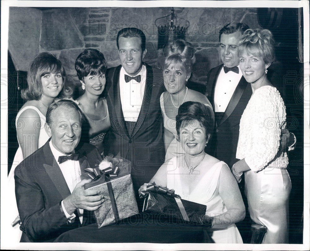 1970 American TV & Radio Personality Art Linkletter w/ Wife & Kids Press Photo - Historic Images