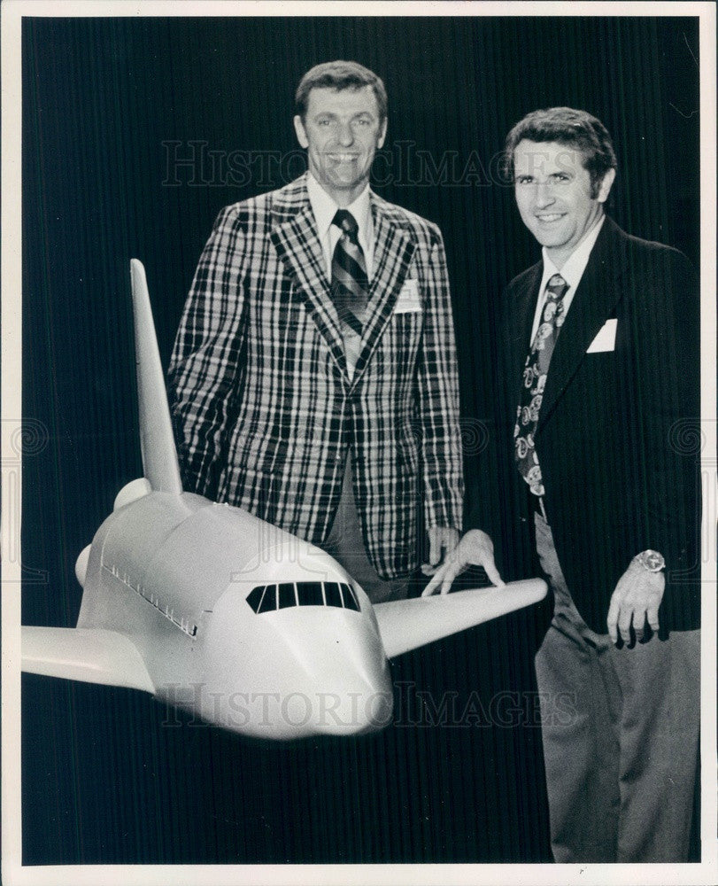 1977 Space Shuttle Model, Astronauts Joe Engle & Richard Truly Press Photo - Historic Images