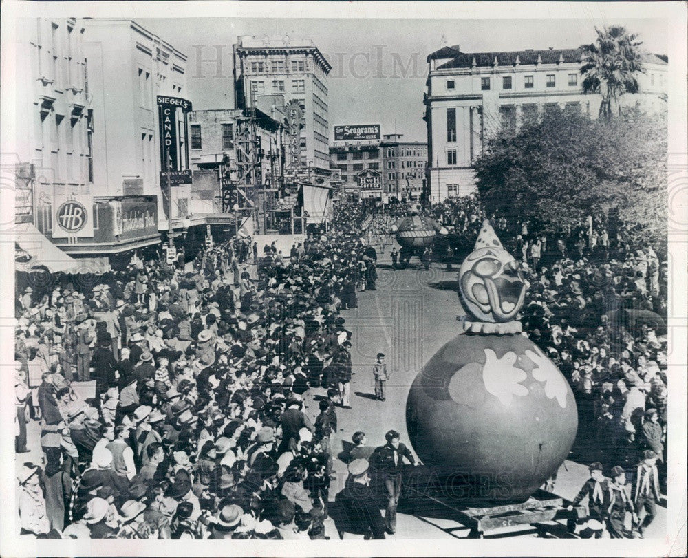 1965 Denver, Colorado Santa Claus Parade, Clown Balloon Press Photo - Historic Images