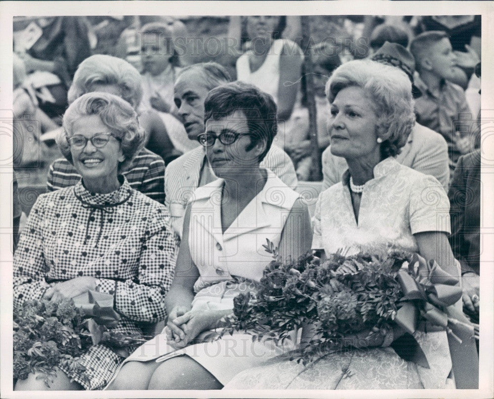 1970 US First Lady Pat Nixon, Mrs. John Love, Mrs. Maida Novis of CO Press Photo - Historic Images