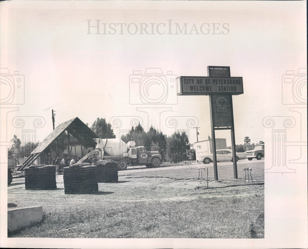 1966 St Petersburg, Florida Sodding at Welcome Station on US 19 N Press Photo - Historic Images