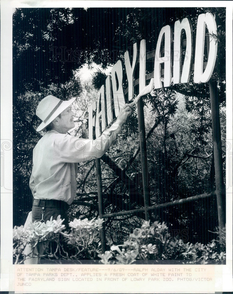 1989 Tampa, Florida Lowry Park Zoo Fairyland Sign & Ralph Alday Press Photo - Historic Images