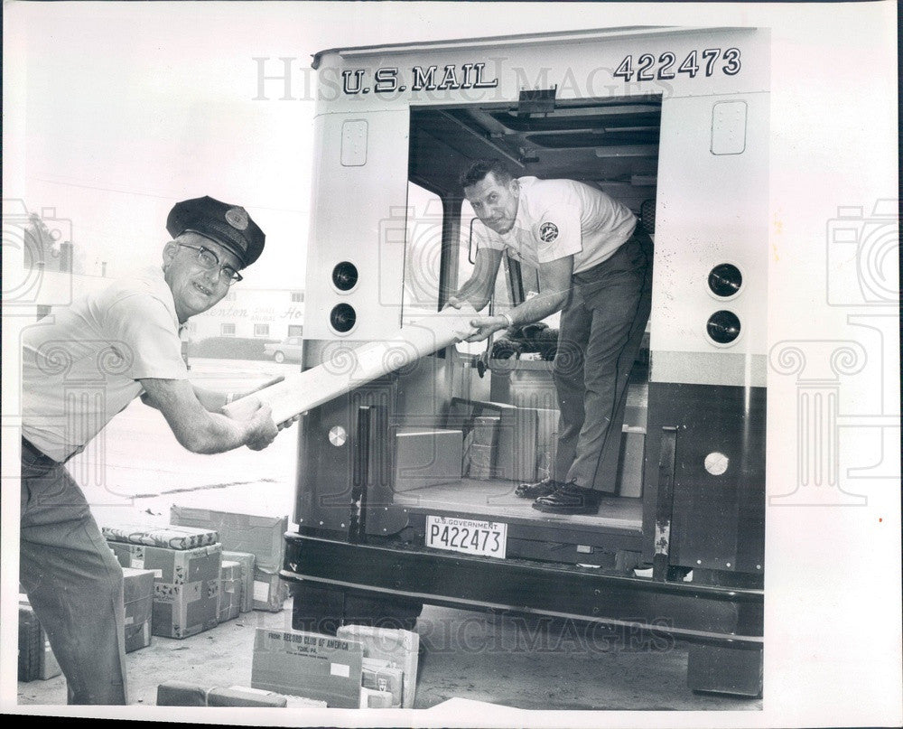 1965 Bradenton, Florida Employees Loading Post Office Truck Press Photo - Historic Images