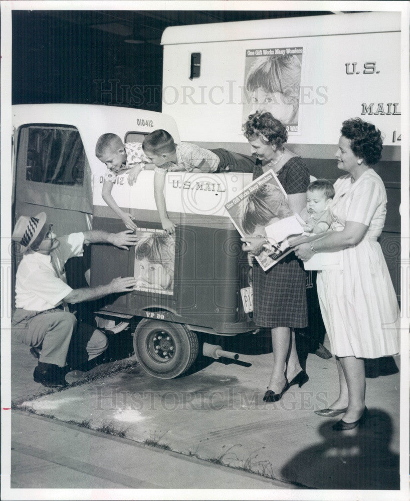 1963 Bradenton, FL Postmaster Howard Evans Promoting United Fund Press Photo - Historic Images