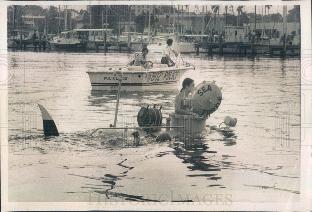 1974 St Petersburg, FL Homemade Submarine Sea Turtle by Art DeCosmo Press Photo - Historic Images