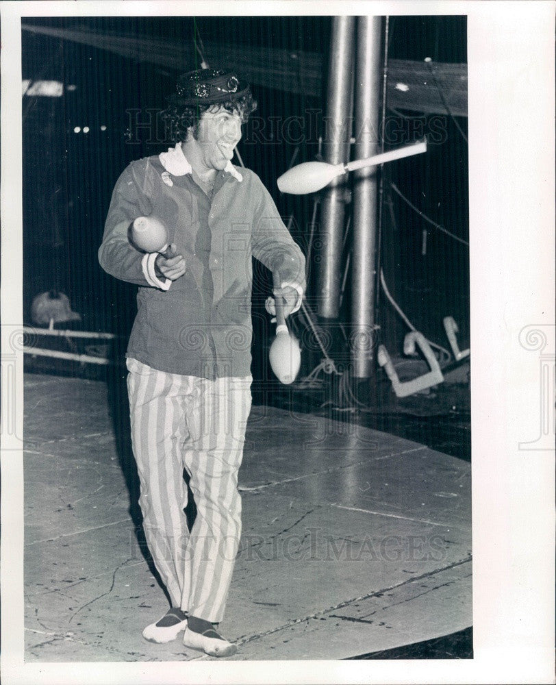 1974 Florida State University Student Circus, Juggler Orin Lundagrin Press Photo - Historic Images