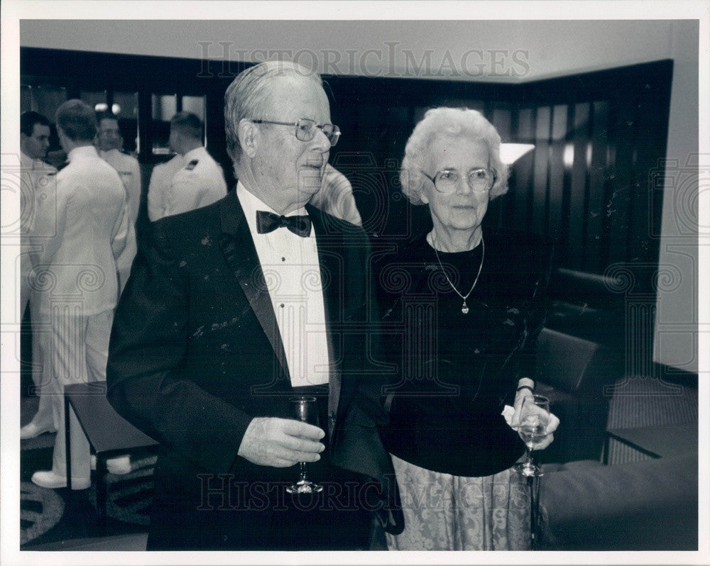 1992 Nobel Laureate Tom Weller & Wife Kay Press Photo - Historic Images