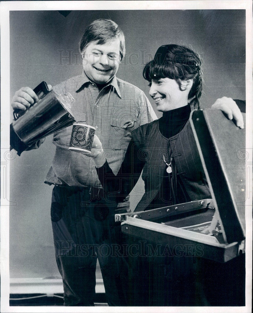 1975 Boston Herald Advertiser Columnist Mike McGrady & Wife Corinne Press Photo - Historic Images