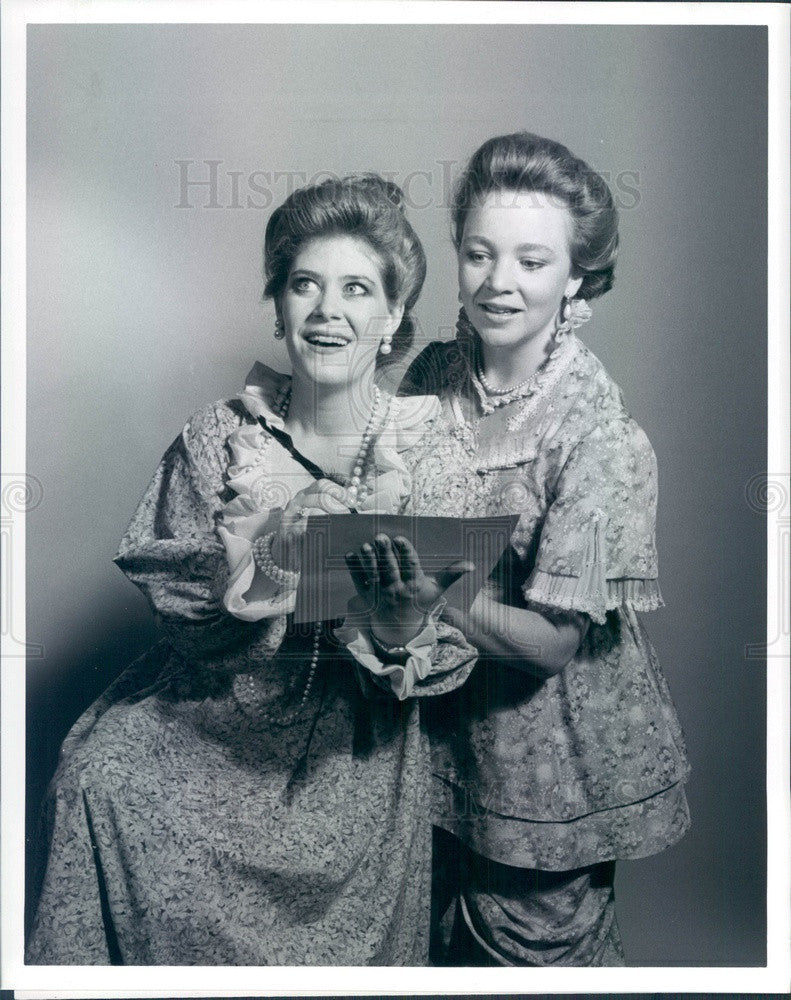 1991 Actresses Tami Evans &amp; Janet Clarkson in A Flea in Her Ear Press Photo - Historic Images