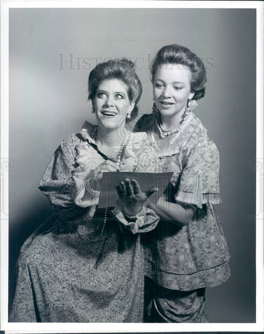 1991 Actresses Tami Evans & Janet Clarkson in A Flea in Her Ear Press Photo - Historic Images