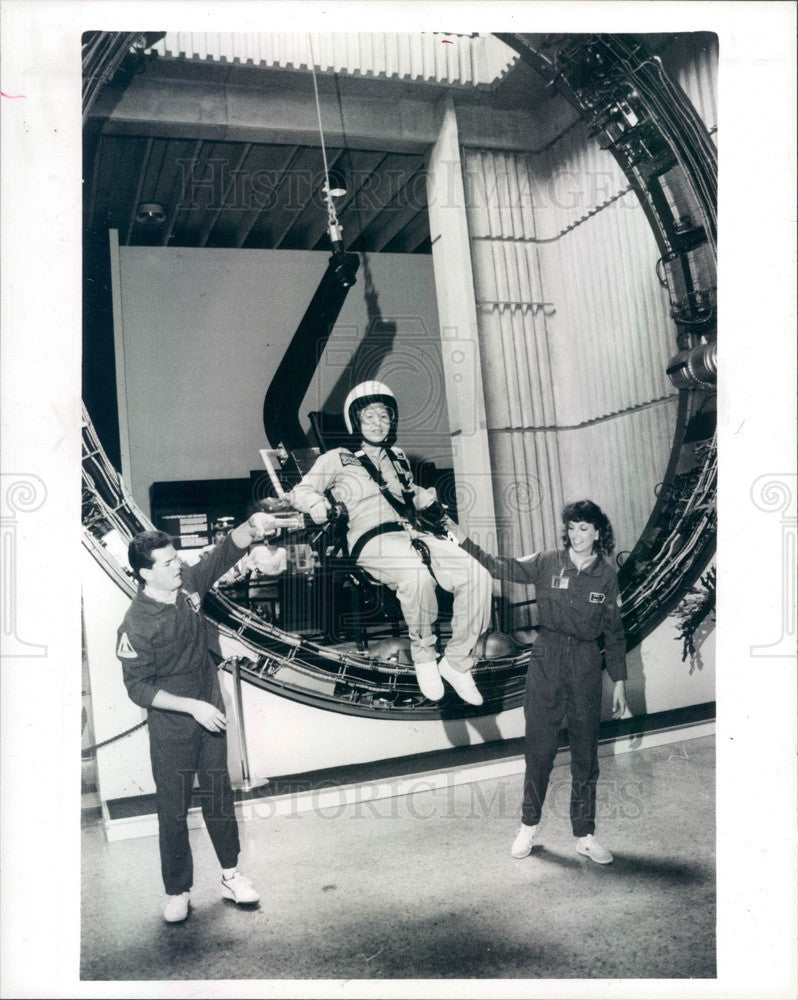 1986 Detroit, MI News Writer Dinah Eng at Detroit Science Center Press Photo - Historic Images