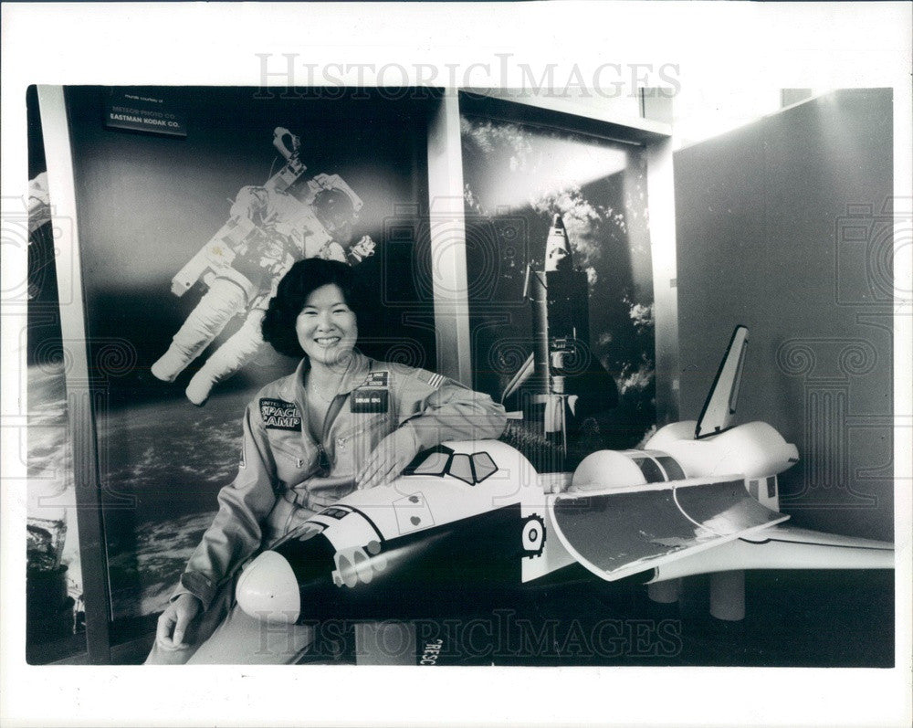 1986 Detroit, MI News Writer Dinah Eng at Detroit Science Center Press Photo - Historic Images