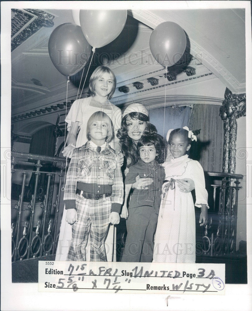 1975 Detroit, Michigan Singer Joey English with Torchlighters Press Photo - Historic Images