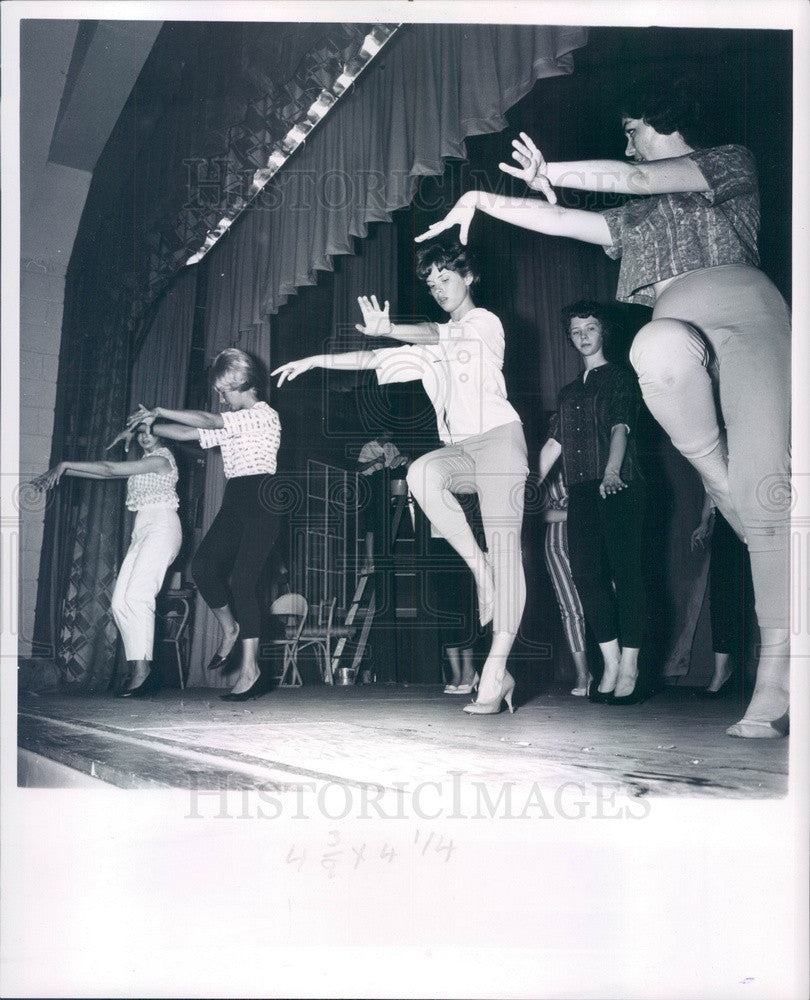 1962 Detroit, Michigan Theater Director Nancy Engel &amp; Clair Sinnett Press Photo - Historic Images