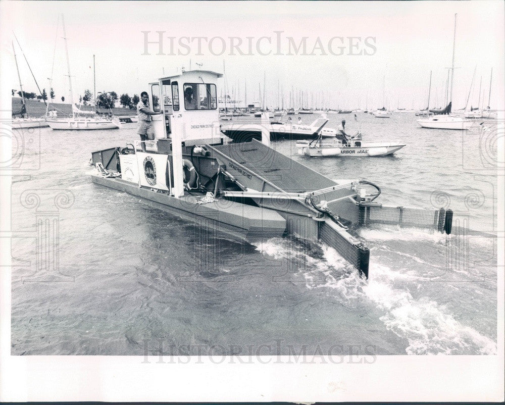 1989 Chicago, Illinois Park District Clean-Up Boat, Harbor Foremen Press Photo - Historic Images