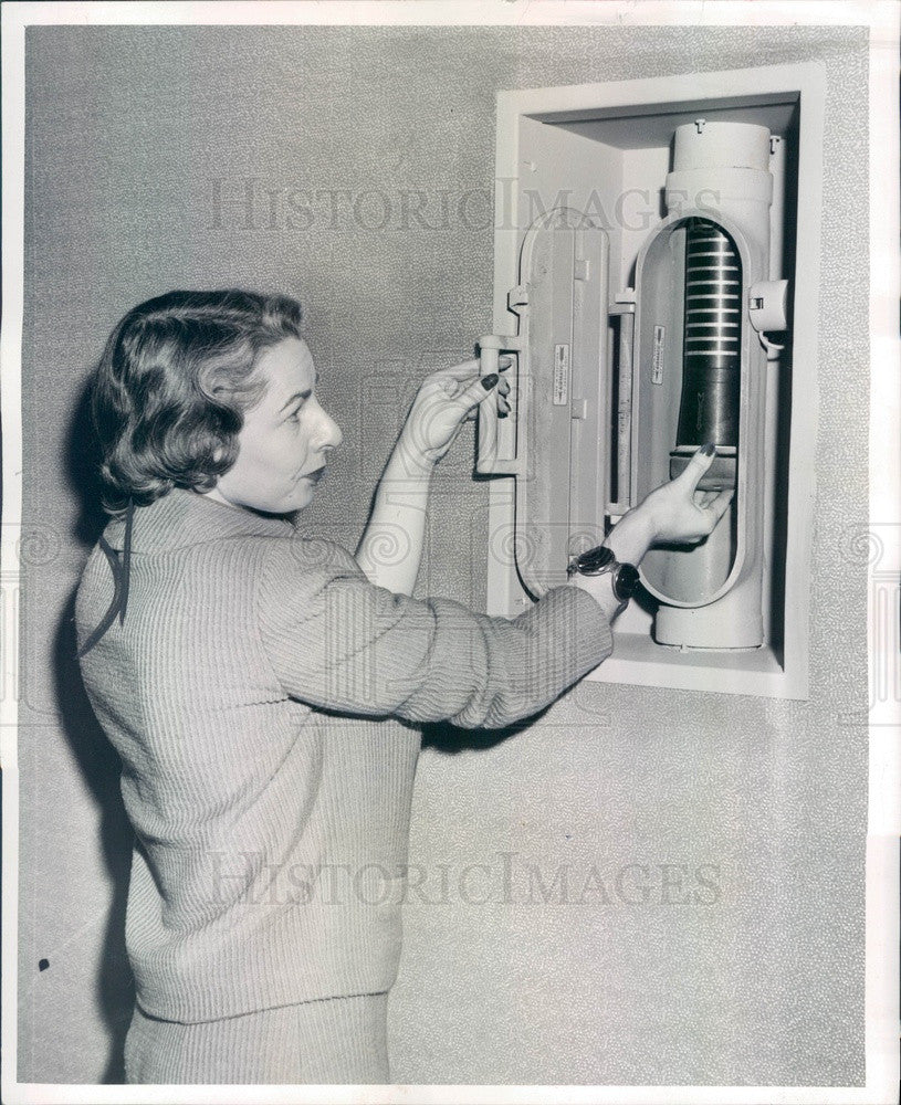 1957 Chicago, Illinois Sun-Times Bldg Pneumatic Tube System Press Photo - Historic Images