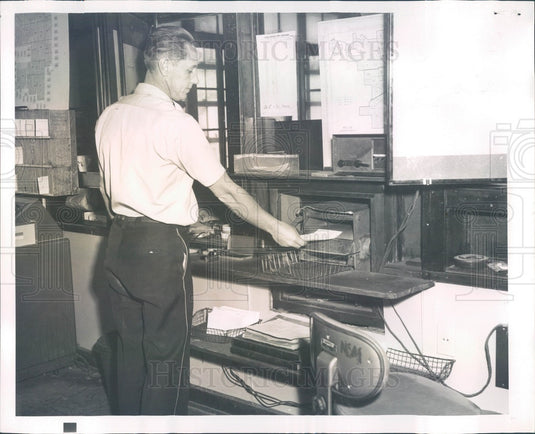 Undated Chicago, IL Police Central Complaint Room, Officer Elmer Fox Press Photo - Historic Images