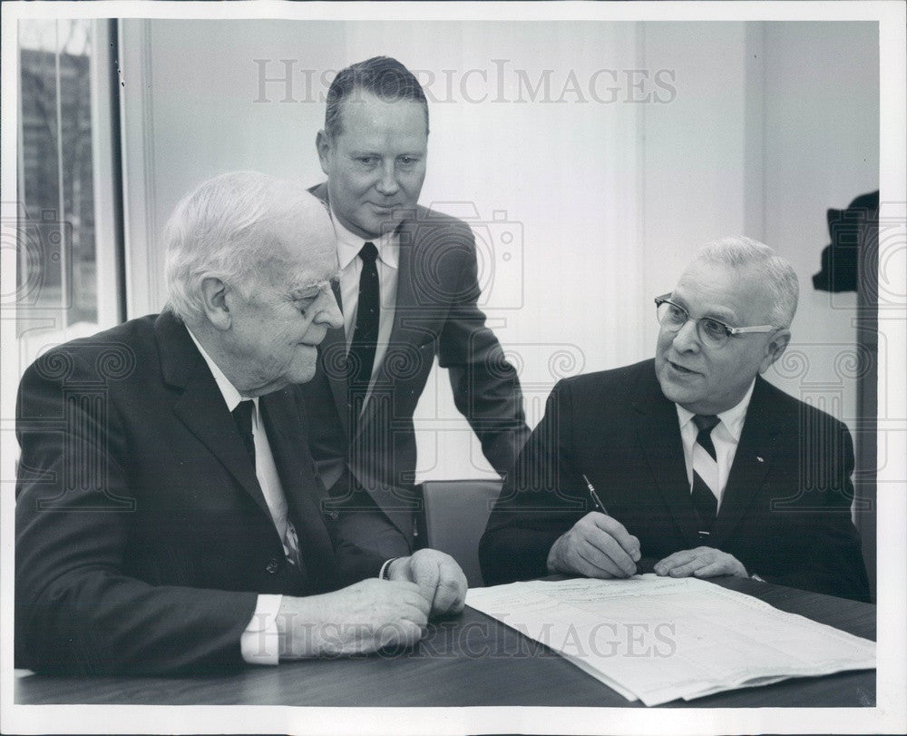 1966 Boston, MA Selectman Candidate Meyer Stern, Arthur Shinners Press Photo - Historic Images
