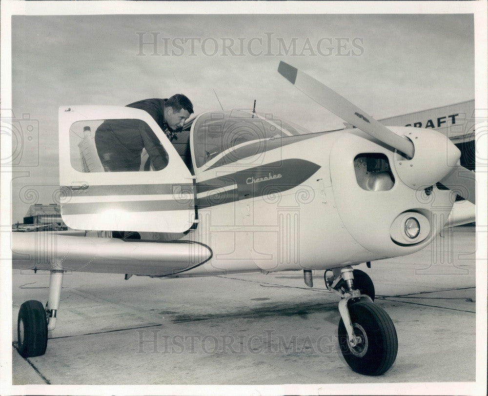 1963 St. Petersburg, FL Bay Aero Flying Club President Bob Johnson Press Photo - Historic Images