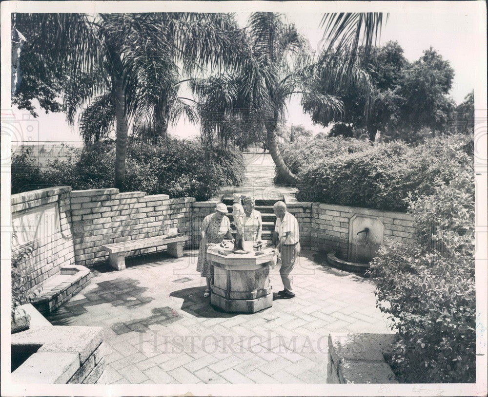 1954 St. Petersburg, Florida Ponce de Leon Fountain of Youth Press Photo - Historic Images