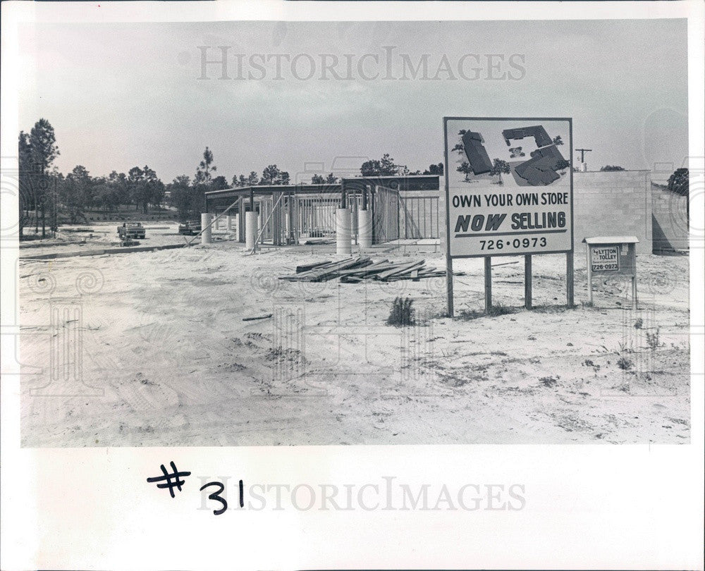 1984 Inverness, Florida Fountain Square Shopping Center Construction Press Photo - Historic Images