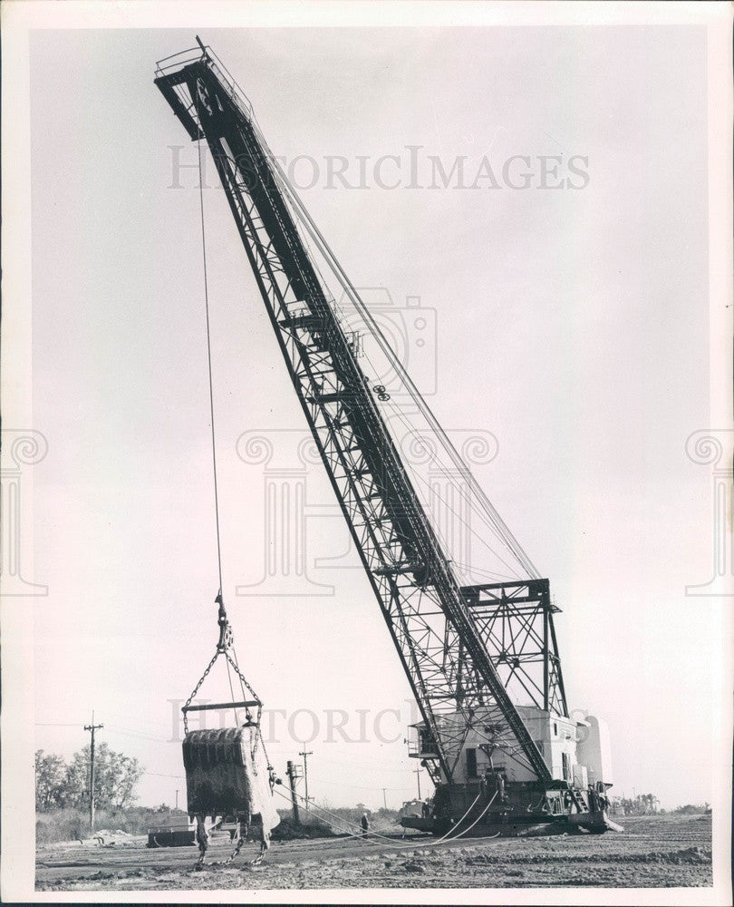 1963 St. Petersburg, Florida Crane at Work Press Photo - Historic Images