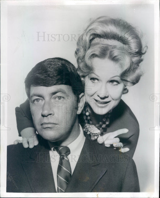 1968 American Hollywood Actors Jack Mullaney & Virginia Mayo Press Photo - Historic Images