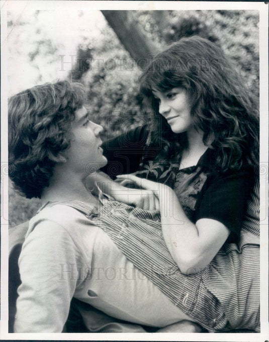 1981 Hollywood Actors Valerie Bartinelli & Timothy Hutton Press Photo - Historic Images