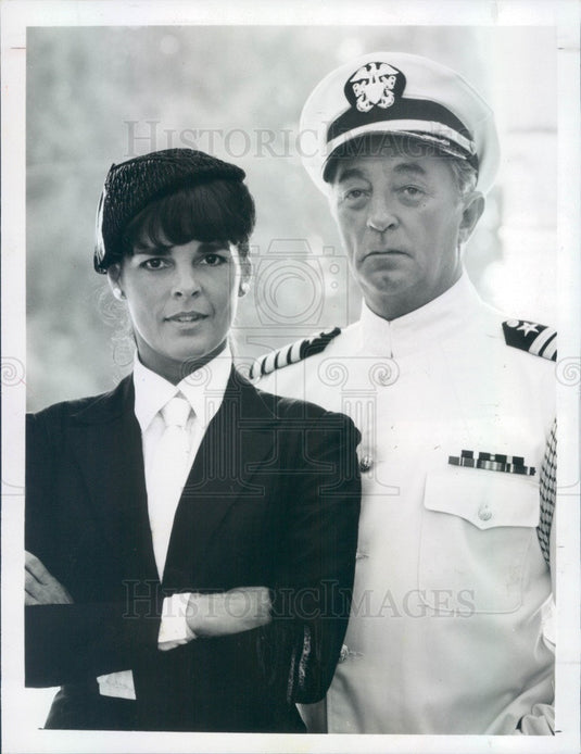 1983 Hollywood Actors Ali MacGraw & Robert Mitchum Press Photo - Historic Images