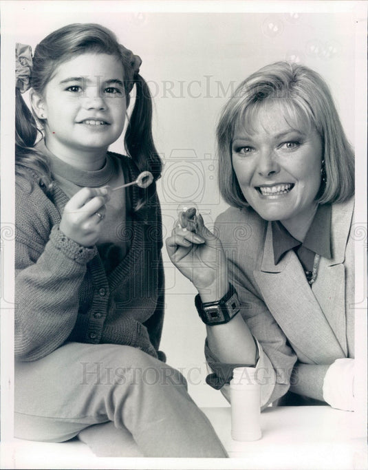 1990 Hollywood Actors Jane Curtin & Kyndra Joy Casper Press Photo - Historic Images