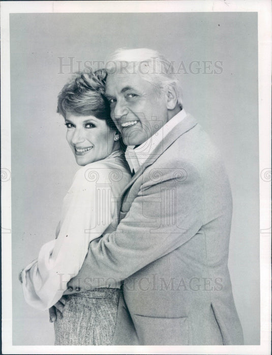 1981 Hollywood Actors Ted Knight & Nancy Dussault Press Photo - Historic Images