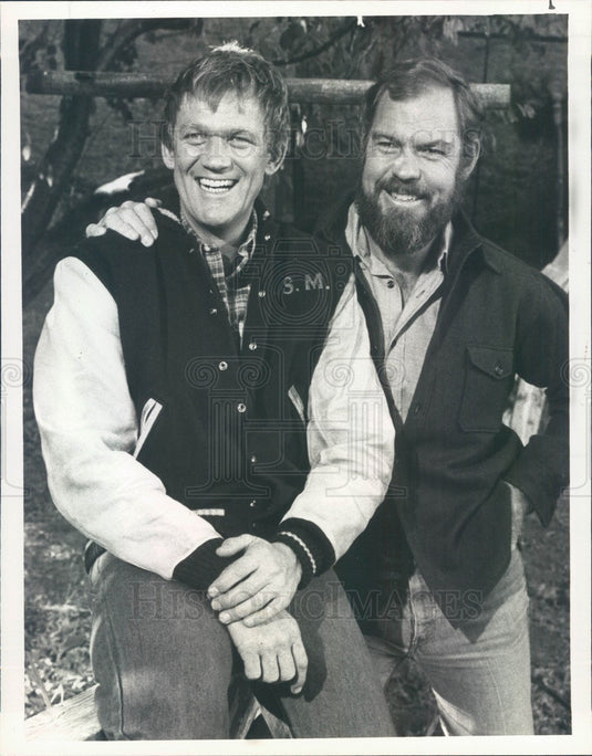 1981 Hollywood Actors Merlin Olsen & Bo Svenson Press Photo - Historic Images