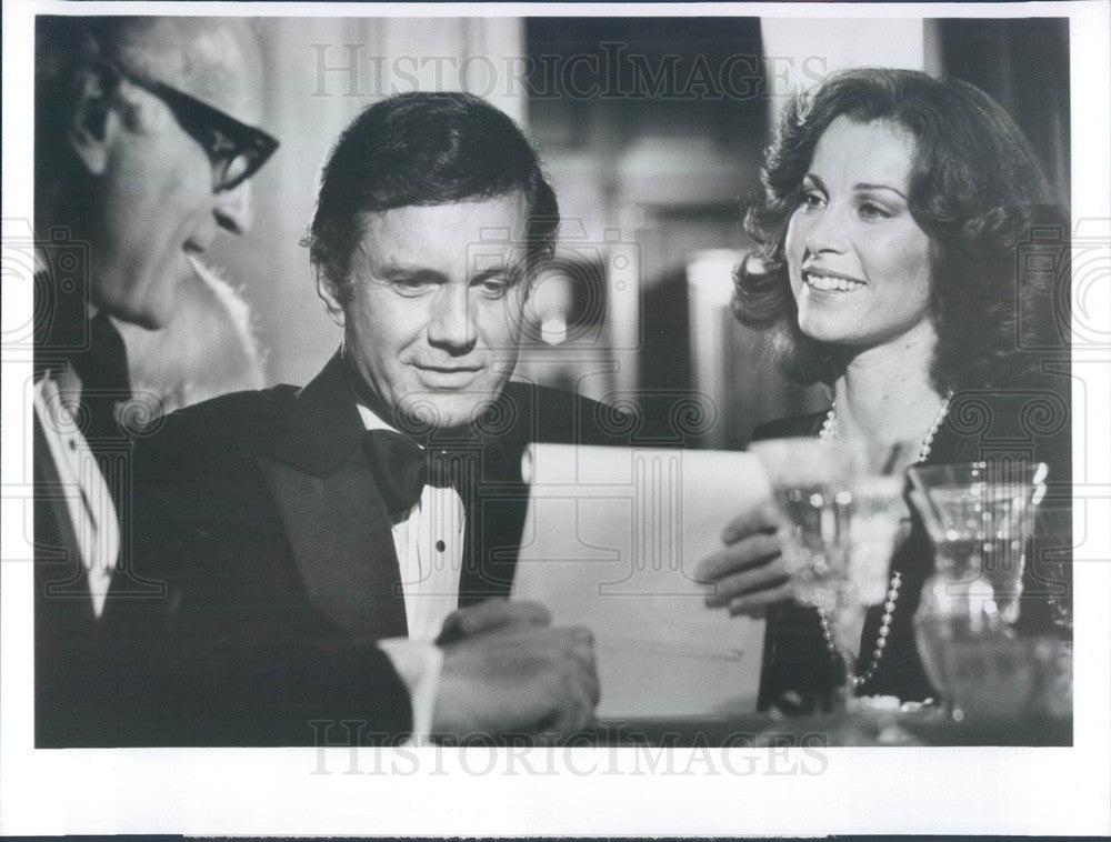 1977 Hollywood Actors Harold Gould/Cliff Robertson/Stefanie Powers Press Photo - Historic Images