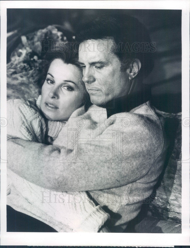 1977 Hollywood Actors Stefaine Powers & Cliff Robertson Press Photo - Historic Images