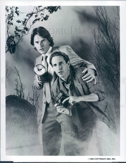 1985 Hollywood Actors Trevor Eve & Dennis Dugan Press Photo - Historic Images