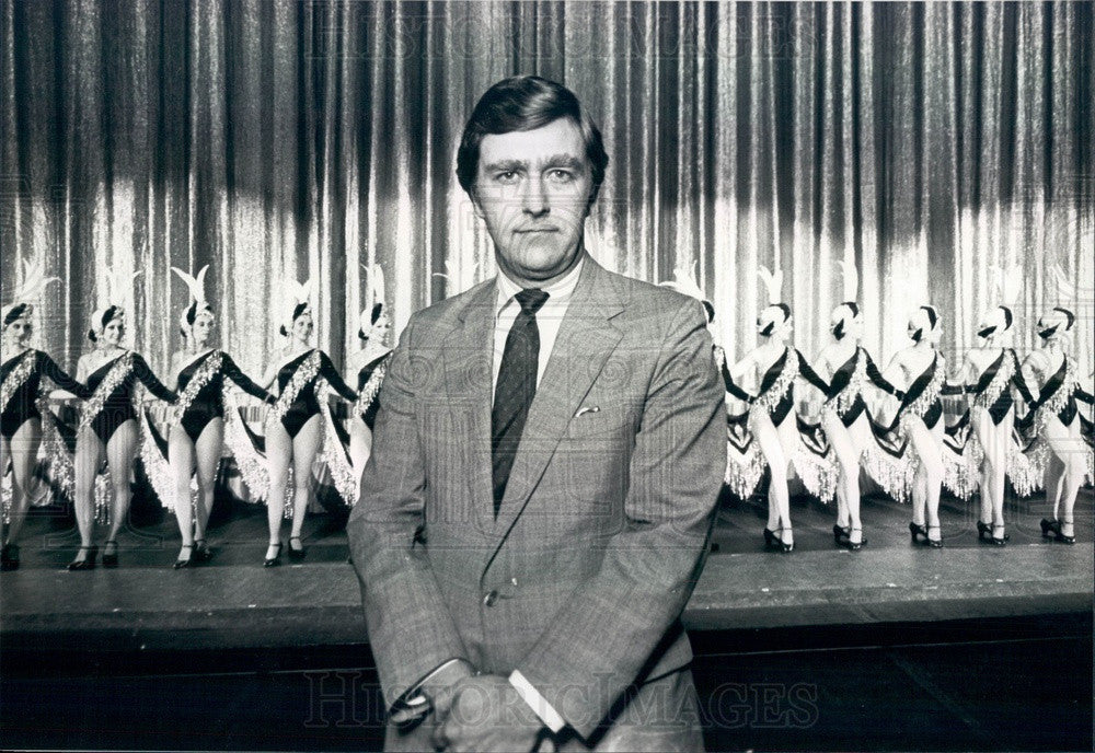 1982 New York Radio City Music Hall Rockettes &amp; Richard H. Evans Press Photo - Historic Images