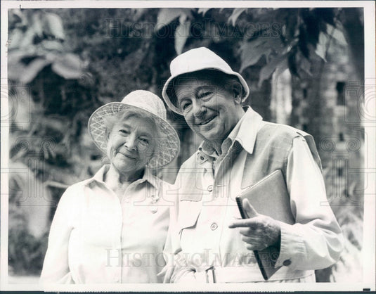 1983 Hollywood Actors Maurice Evans & Helen Hayes Press Photo - Historic Images