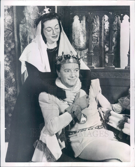 1954 Hollywood Actors Sarah Churchhill & Maurice Evans Press Photo - Historic Images