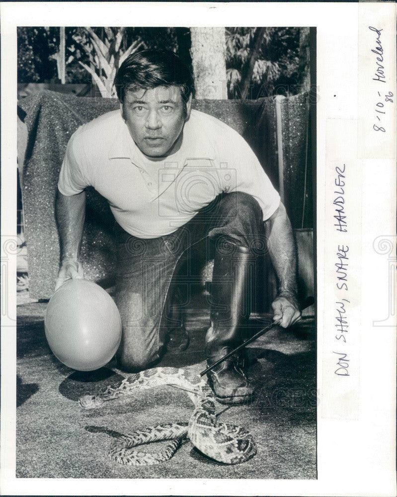 1986 Homosassa Springs, Florida Nature World Snake Handler Don Shaw Press Photo - Historic Images