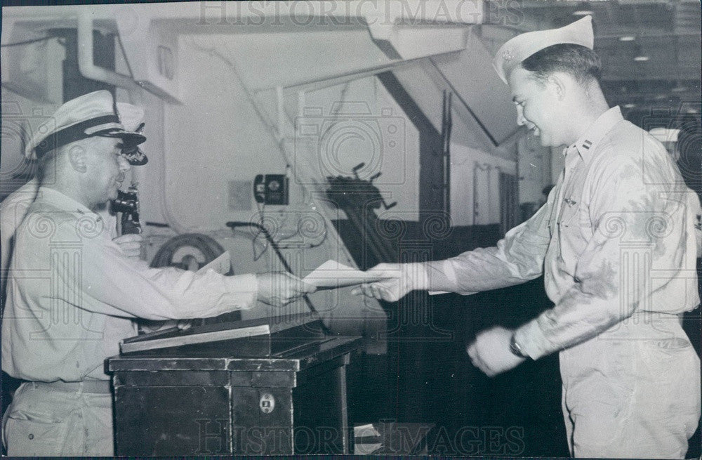1945 Denver, Colorado Navy Scout Bomber Pilot Lt Carl De Temple Press Photo - Historic Images