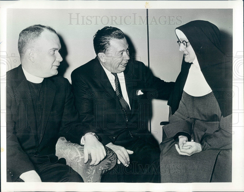 1969 Chicago, IL St James Parish Rev Eugene McClory, Lester Brown Press Photo - Historic Images